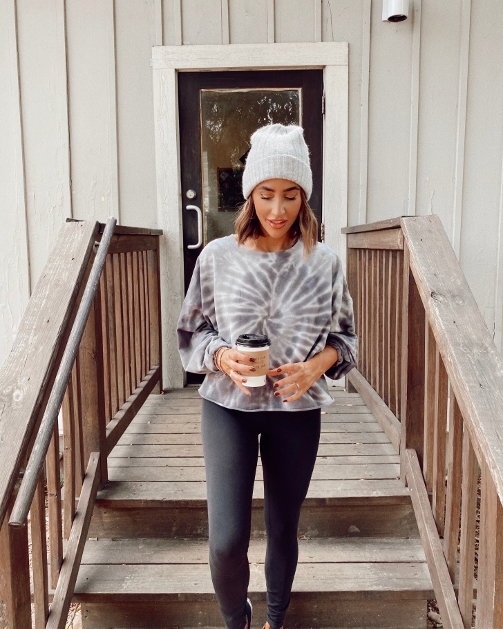 Black Tank, Dark Green Leggings, Grey Tanjun Sneakers, Grey Cowl Neck  Hoodie, and Cream Nova Earrings Outfit Kitchen With Mug 1 - Putting Me  Together